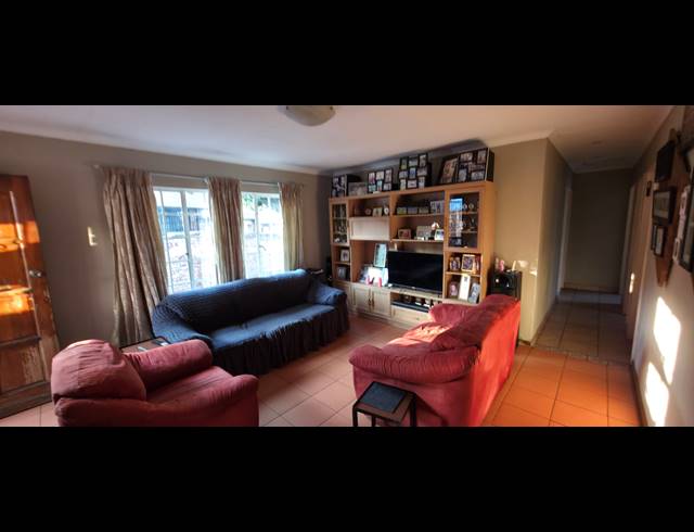 3 BEDROOM FREEHOLD TO LET IN DIE HEUWEL